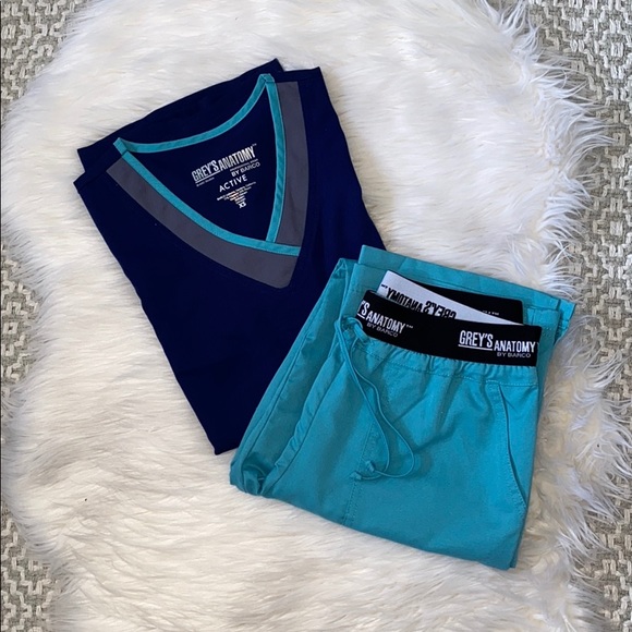 Grey's Anatomy Tops - {grey’s anatomy} navy blue & light blue scrubs •xs